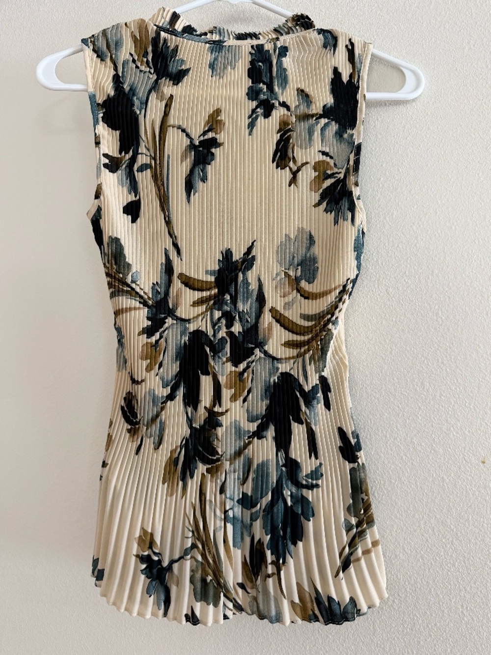 DKNY Women's Sleeveless Pleated Floral Print Blouse Top